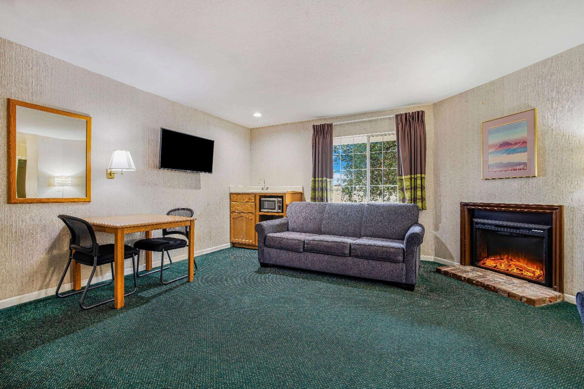 Super 8 By Wyndham Auburn Hotel Kültér fotó
